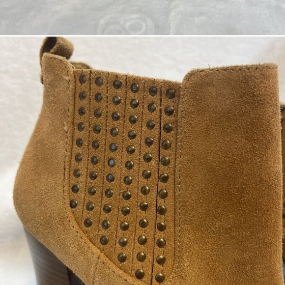 Chic Tan Suede Heels - Picture 3 of 6